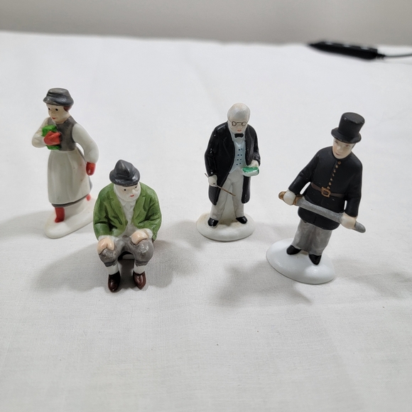 Department 56 Heritage Village Nicholas Nickelby Figurine And 3 Others #5929-3 - Picture 4 of 6